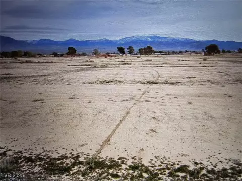 2011 S Zelzah Ave, Pahrump, NV 89048