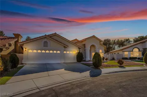 1540 Castle Crest Dr, Las Vegas, NV 89117