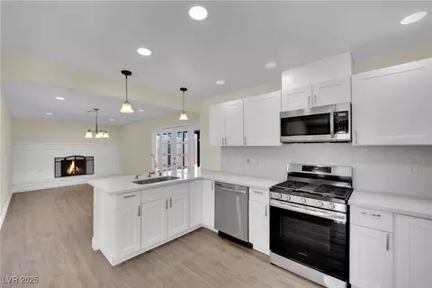 6436 Whippoorwill Way, Las Vegas, NV 89103