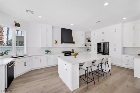 8924 Rainbow Ridge Dr, Las Vegas, NV 89117