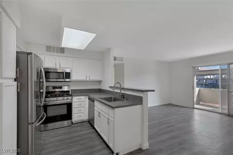 3051 Key Largo Dr #104, Las Vegas, NV 89120