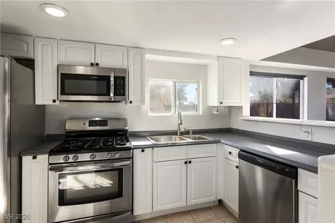 332 Oakford St, Las Vegas, NV 89110