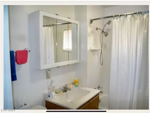 Bath - 190 Belfort Ave, Ely, NV 89301 photo 1 of 1