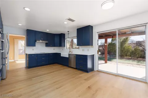 2005 University Cir, Las Vegas, NV 89119