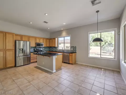 Kitchen - 12 Fallows Fire Ct, Henderson, NV 89052 photo 4 of 4