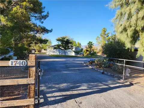 1740 W Donner St, Pahrump, NV 89048
