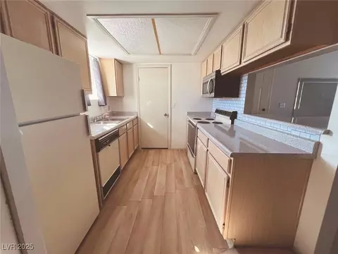 5350 Rod Ct #202, Las Vegas, NV 89122