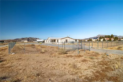 1530 N Woodchips Rd, Pahrump, NV 89060