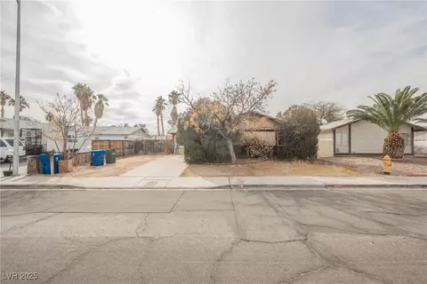 6443 Silverfield Dr, Las Vegas, NV 89103