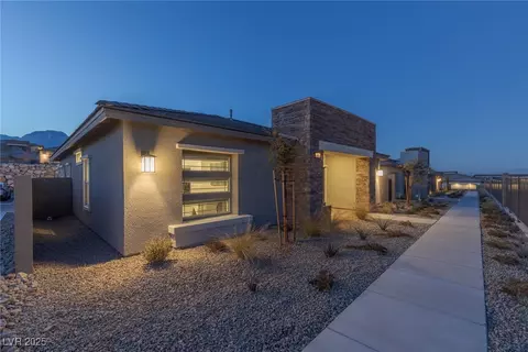 888 Market Grove Ln, Las Vegas, NV 89138