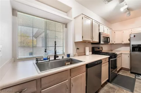 6701 Squaw Mountain Dr #203, Las Vegas, NV 89130