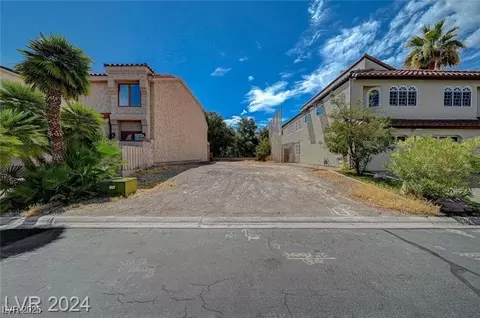 2847 Queens Courtyard Dr, Las Vegas, NV 89109
