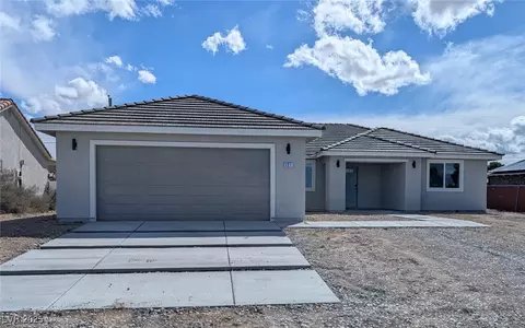 121 Comstock St, Pahrump, NV 89048