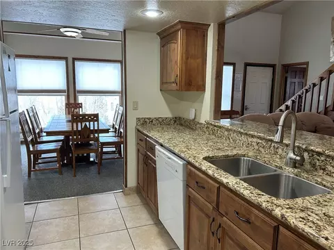Kitchen - 150 W Ridge View St #241, Brian Head, UT 84719 photo 2 of 2