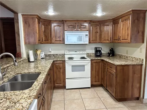 Kitchen - 150 W Ridge View St #241, Brian Head, UT 84719 photo 1 of 2