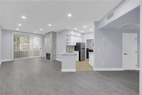 7135 S Durango Dr #209, Las Vegas, NV 89113