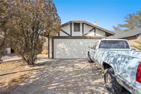 3883 Steinbeck Dr, Las Vegas, NV 89115