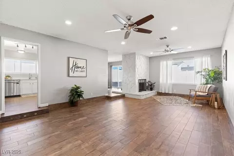 8212 Ducharme Ave, Las Vegas, NV 89145