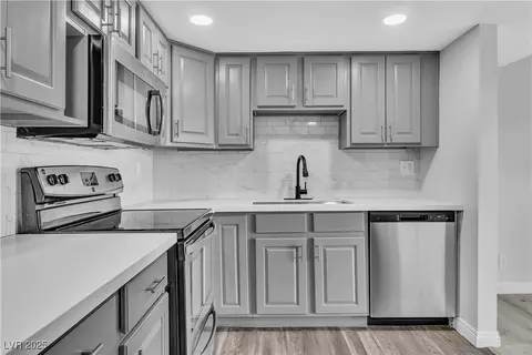 808 N Torrey Pines Dr, Las Vegas, NV 89107