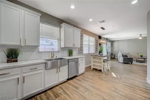 9601 Rolling Thunder Ave, Las Vegas, NV 89148