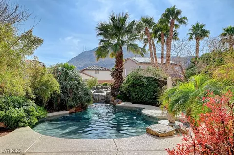 194 Carlsbad Caverns St, Henderson, NV 89012