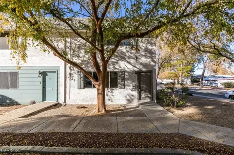 647 Greenbriar Townhouse Way, Las Vegas, NV 89121
