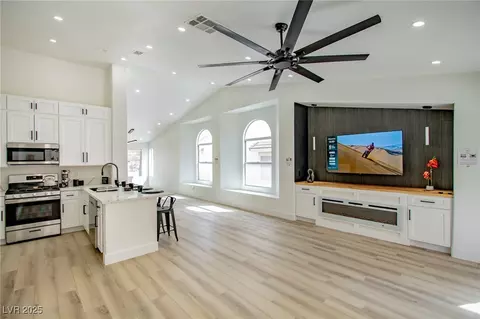 9741 Panorama Cliff Dr, Las Vegas, NV 89134