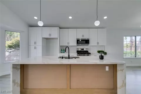 9808 Eagle Rock Ct, Las Vegas, NV 89117
