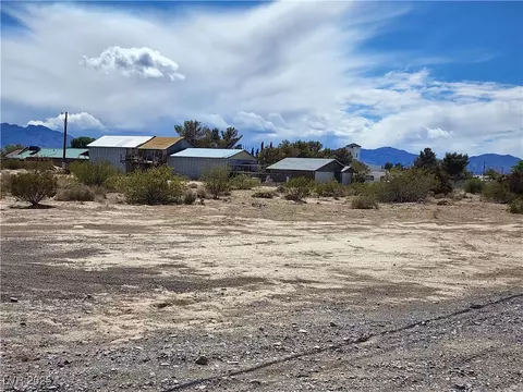 81 W Mesquite Ave, Pahrump, NV 89060
