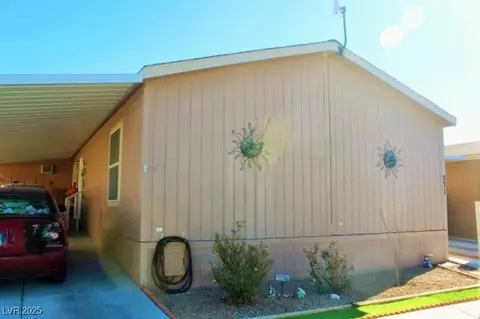371 S Hilton Head St, Pahrump, NV 89048