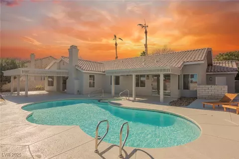 5904 Willowcreek Rd, North Las Vegas, NV 89031