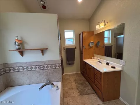 Bath - 889 E 308th South St, Ely, NV 89301 photo 4 of 9