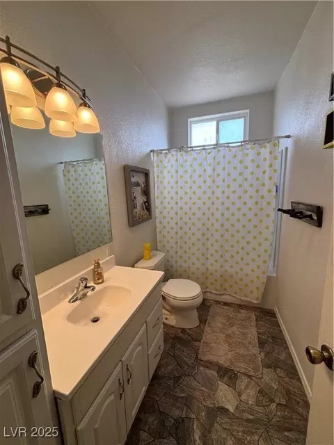 Bath - 889 E 308th South St, Ely, NV 89301 photo 6 of 9