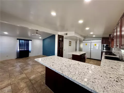 2324 E Oakey Blvd, Las Vegas, NV 89104