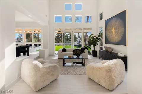 8455 Turtle Creek Cir, Las Vegas, NV 89113