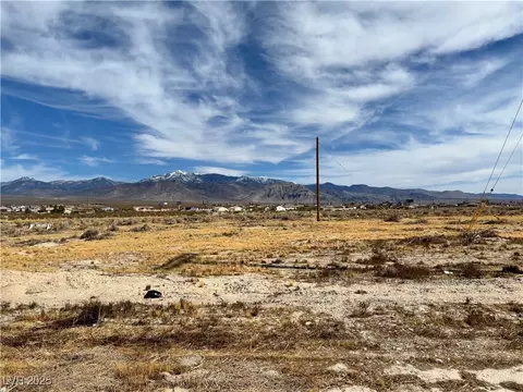 201 Mount Charleston Dr, Pahrump, NV 89048