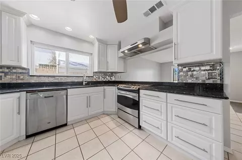 4272 E Russell Rd, Las Vegas, NV 89120