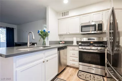 3038 Tarpon Dr #102, Las Vegas, NV 89120