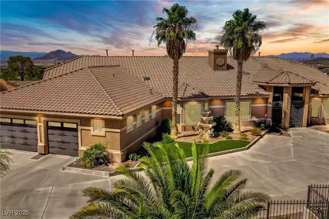 402 E Country Club Dr, Henderson, NV 89015