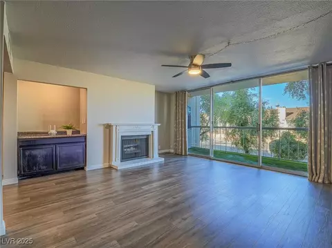 725 N Royal Crest Cir #213, Las Vegas, NV 89169