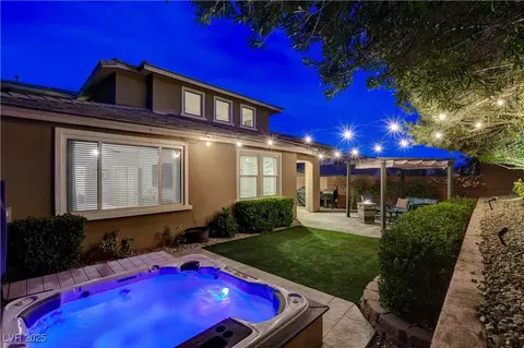 5741 Shadow Bend Dr, Las Vegas, NV 89135