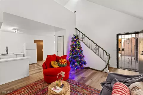 5166 Gray Ln #L, Las Vegas, NV 89119