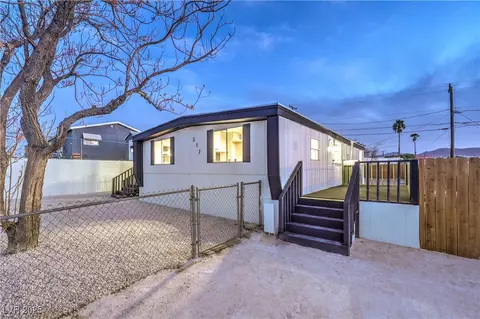 217 Mohawk Dr, Henderson, NV 89015
