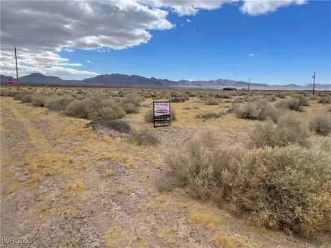 3534 S Bronco Way, Crystal, NV 89060