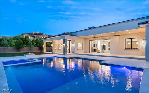 16 Chalk Hill Ct, Las Vegas, NV 89141