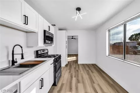 1940 Walker St, Las Vegas, NV 89106