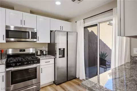2517 Desert Glen Dr, Las Vegas, NV 89134