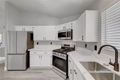 5790 Spectacular Bid St, Las Vegas, NV 89113