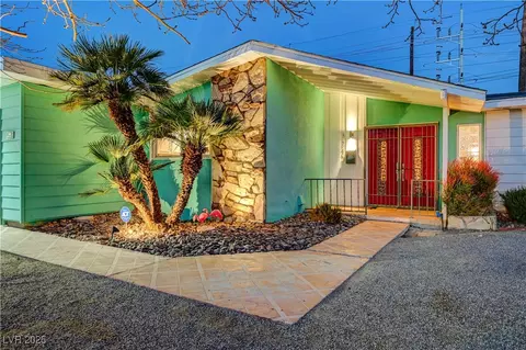 3220 Pawnee Dr, Las Vegas, NV 89169