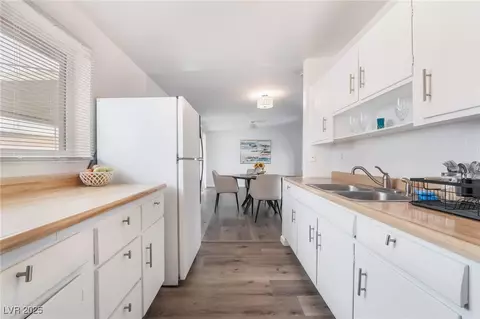 5272 Blanton Dr, Las Vegas, NV 89122